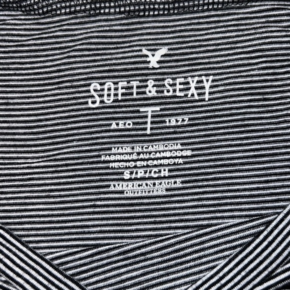 American Eagle Top - Picture 2 of 2